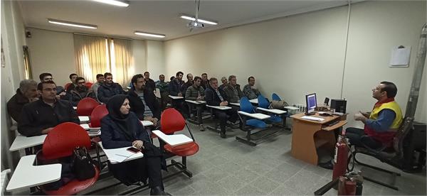 برگزاری دوره آموزشی نجات و اطفا حریق مقدماتی برای کارکنان اداره کلICT استان همدان