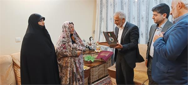 دیدار صمیمی با 11 خانواده شهید استان همدان