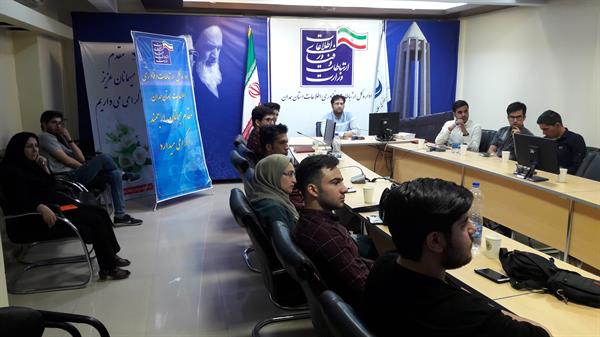 اولین کارگاه تخصصی آشنایی با مفاهیم UIوUX در استان همدان برگزار شد.