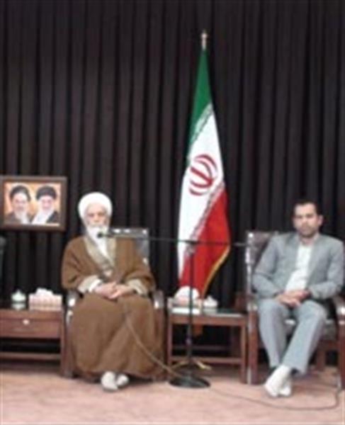 دیدار مدیران خانواده ارتباطات و فناوری اطلاعات در استان همدان  با آیت اله محمدی، امام جمعه همدان به مناسبت روز جهانی ارتباطات