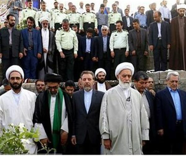 حضور جناب آقای دکتر واعظی در آئین نماز عید فطر همدان