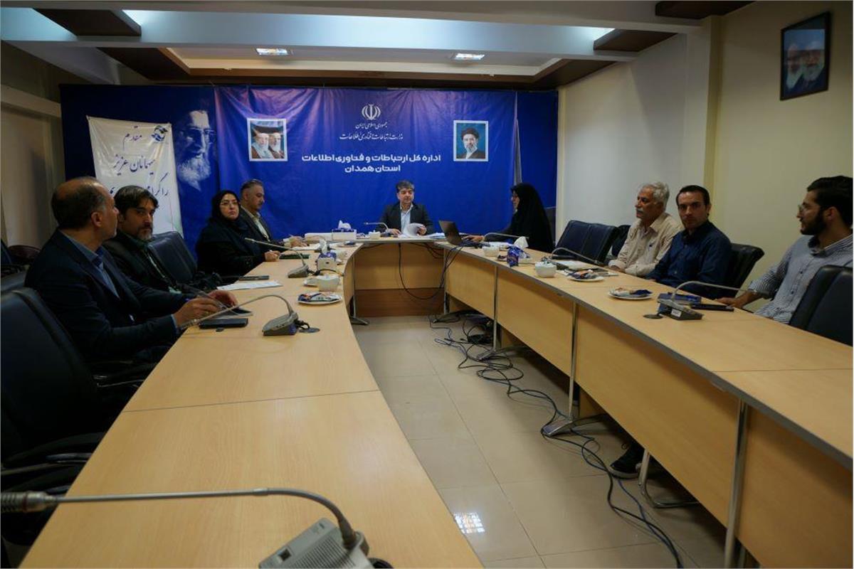 موافقت با صدور3 پروانه و رسیدگی به تخلفات 11 دفتر پیشخوان استان همدان