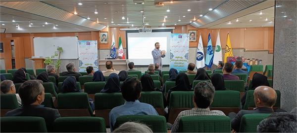 نشست مدیریت فرزندان در فضای مجازی با تکیه بر تربیت دینی برگزار شد